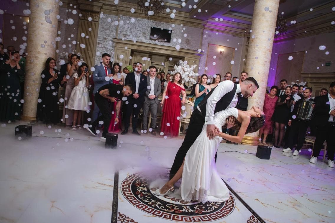 Ballroom Essence - Dansul Mirilor