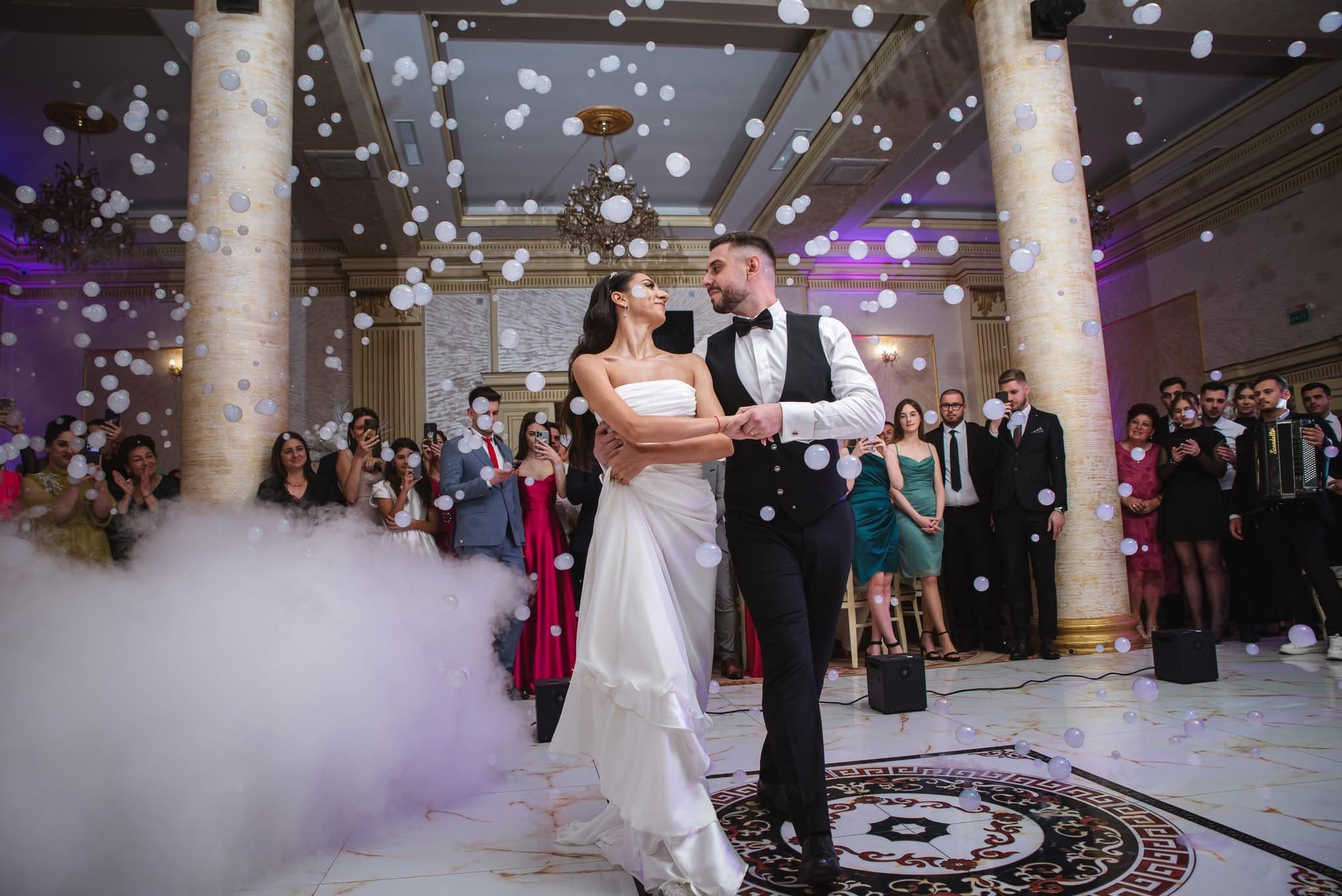 Ballroom Essence - Dansul Mirilor