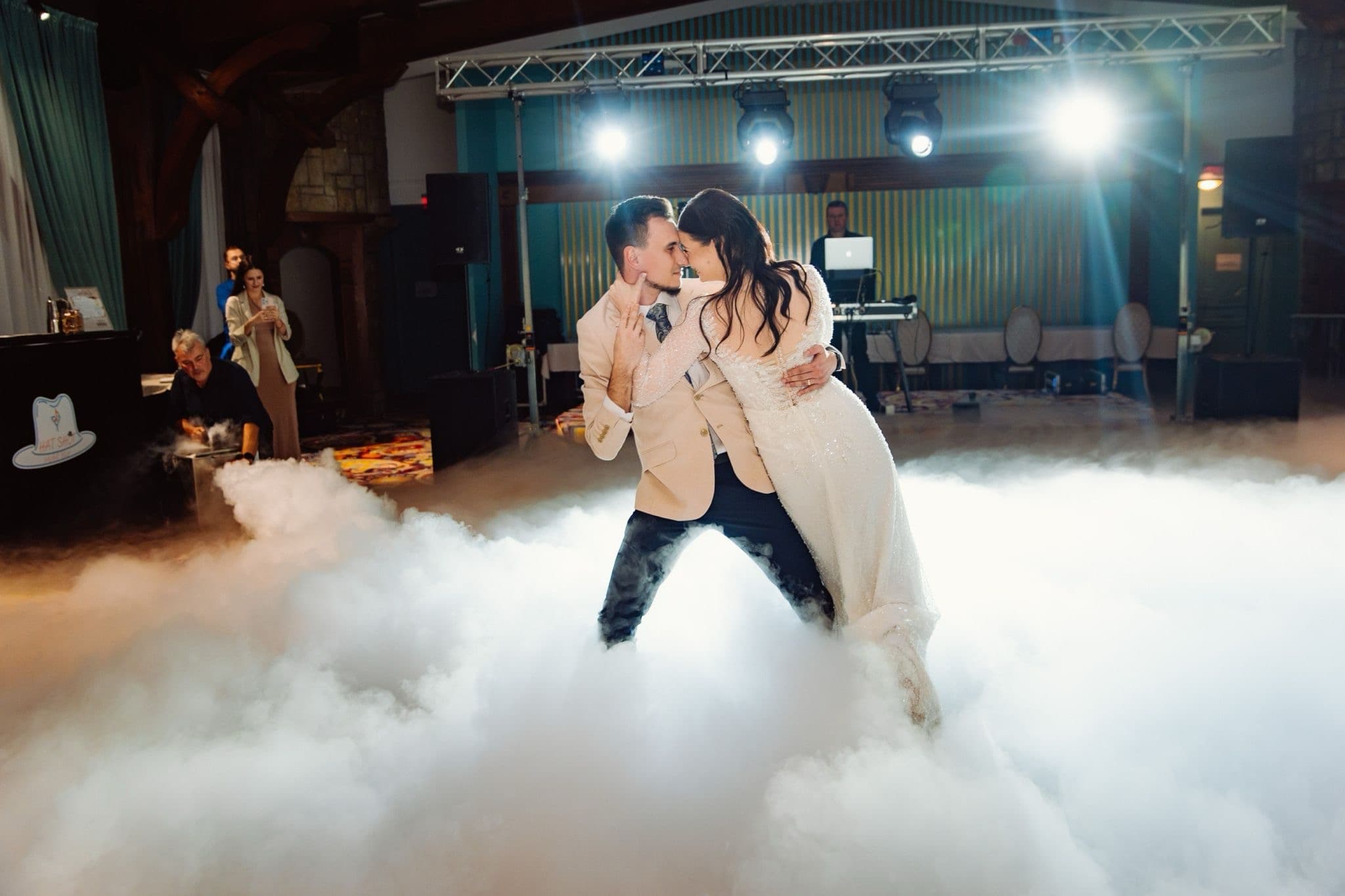 Ballroom Essence - Dansul Mirilor